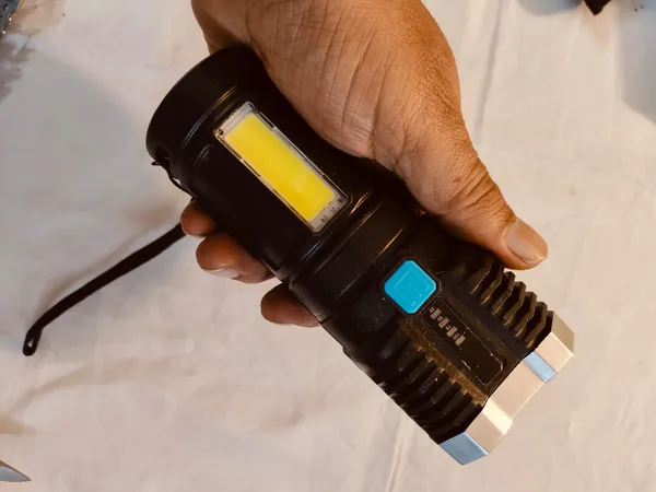 LED_Outdoor_Adventure_Rechargeable_Flash_Light