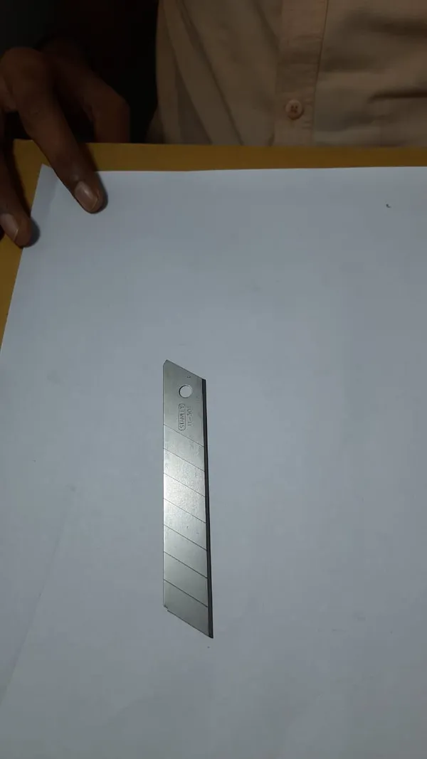 Snap-off_blade_18mm_(Pack_of_100)