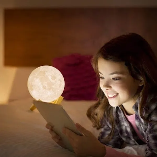 Multicolor_3D_Moon_Night_Lamp_With_Touch_Control