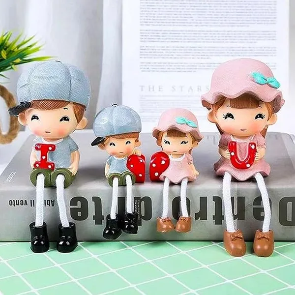 Red_Cute_Family_Holding_Love_Letters_Thread_Legs_Showpiece_(Set_Of_4)