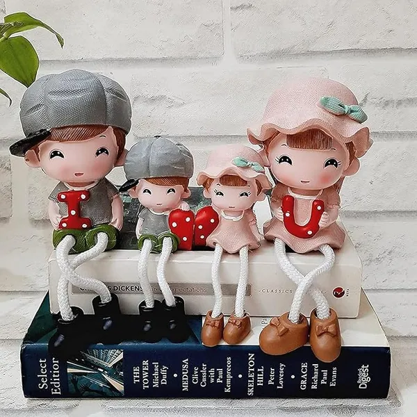 Red_Cute_Family_Holding_Love_Letters_Thread_Legs_Showpiece_(Set_Of_4)
