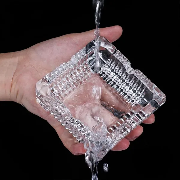 Transparent_Square_Glass_Ashtray_For_Cigarettes