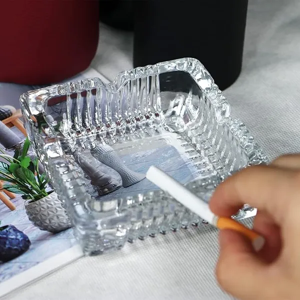 Transparent_Square_Glass_Ashtray_For_Cigarettes