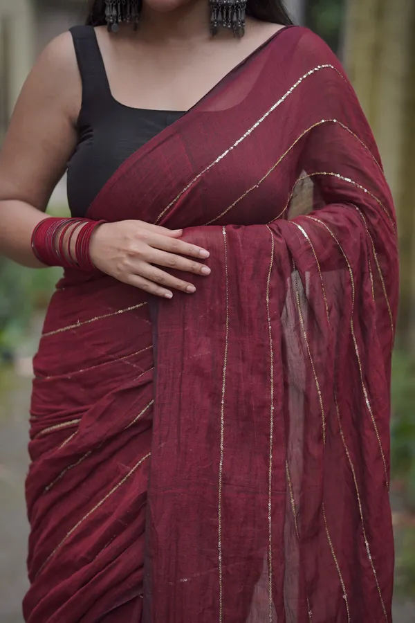 Maroon_Mul_Cotton_Saree_With_Golden_Stripe_For_Women