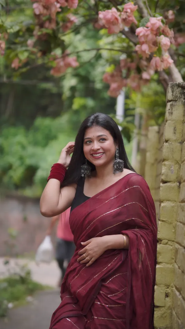 Maroon_Mul_Cotton_Saree_With_Golden_Stripe_For_Women