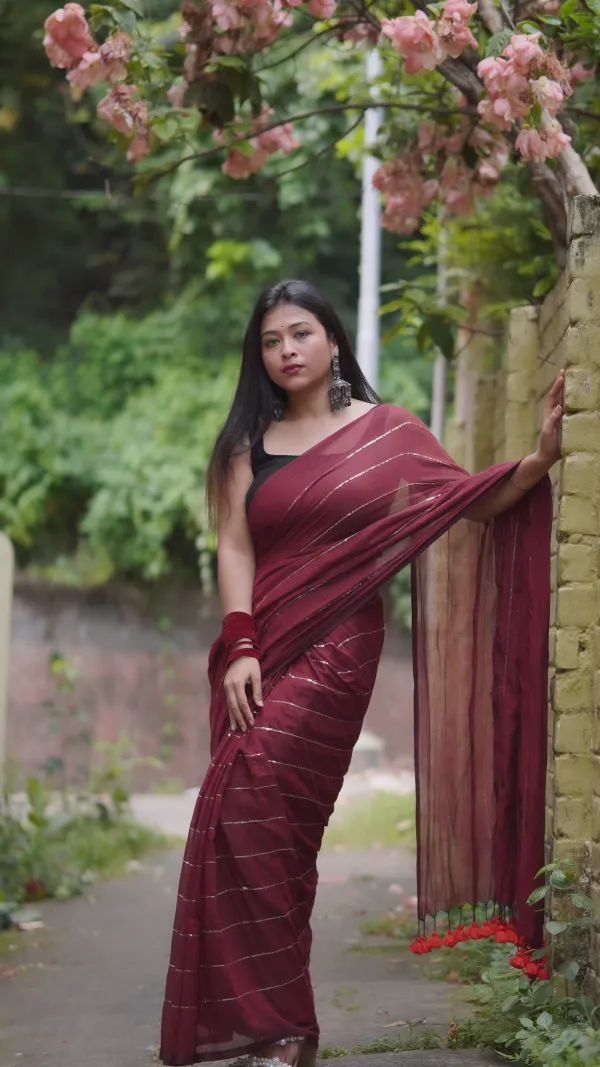 Maroon_Mul_Cotton_Saree_With_Golden_Stripe_For_Women