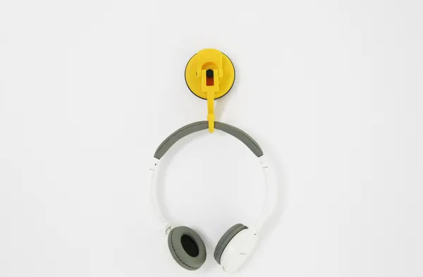 6_kg_Capacity_Yellow_Powerful_Suction_Hook_-_Easy_to_Use,_Reusable,_and_Waterproof