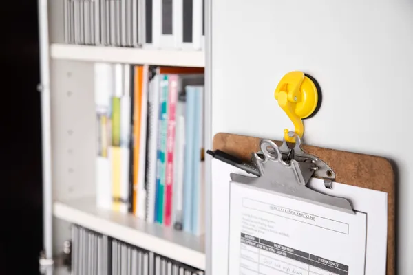 6__kg_Capacity_Yellow_Powerful_Suction_Hook_-_Easy_to_Use,_Reusable,_and_Waterproof