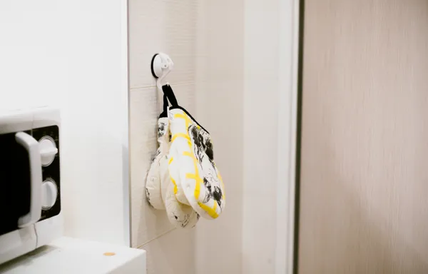 4__kg_Capacity_White_Powerful_Suction_Hook_-_Easy_to_Use,_Reusable,_and_Waterproof