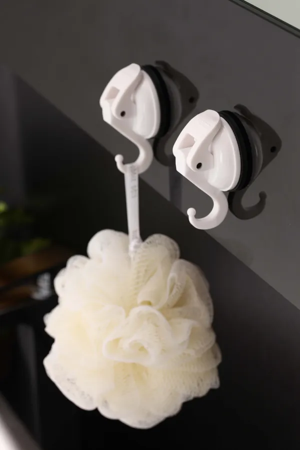 4__kg_Capacity_White_Powerful_Suction_Hook_-_Easy_to_Use,_Reusable,_and_Waterproof