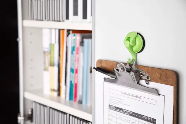 4_kg_Capacity_Green_HeatPowerful_Push_&_Lock_Color_Suction_Hook