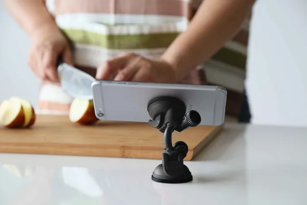 1_kg_Capacity_Black_Heat_Resistant_Infinity_Suction_Mobile_Holder