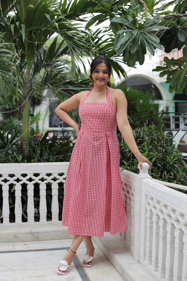 Scarlet_Charm_Gingham_Midi_Dress