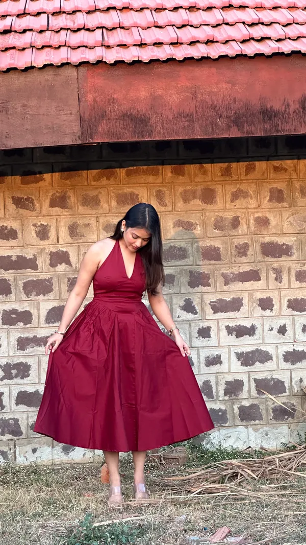 Maroon_Halter_Neck_Midi_Dress