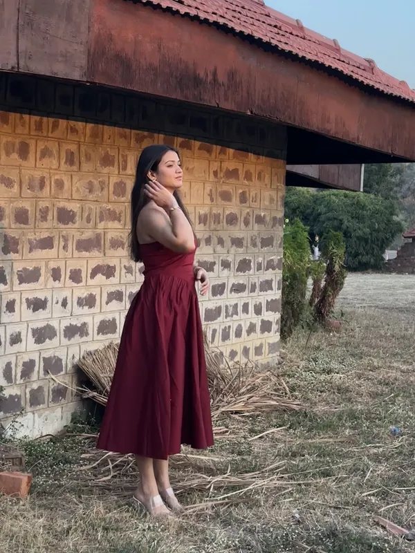 Maroon_Halter_Neck_Midi_Dress