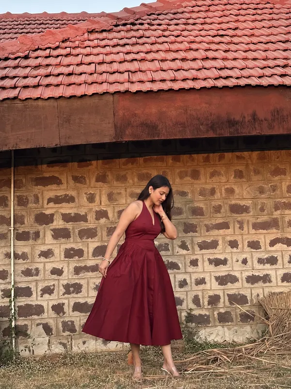 Maroon_Halter_Neck_Midi_Dress