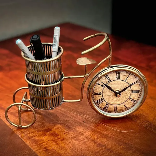 Antique_Pen_Holder_With_Clock