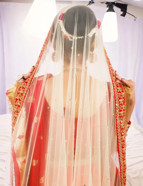 Golden_Bridal_Stone_Heavy_Border_Net_Dupatta_With_Kiran_For_Women