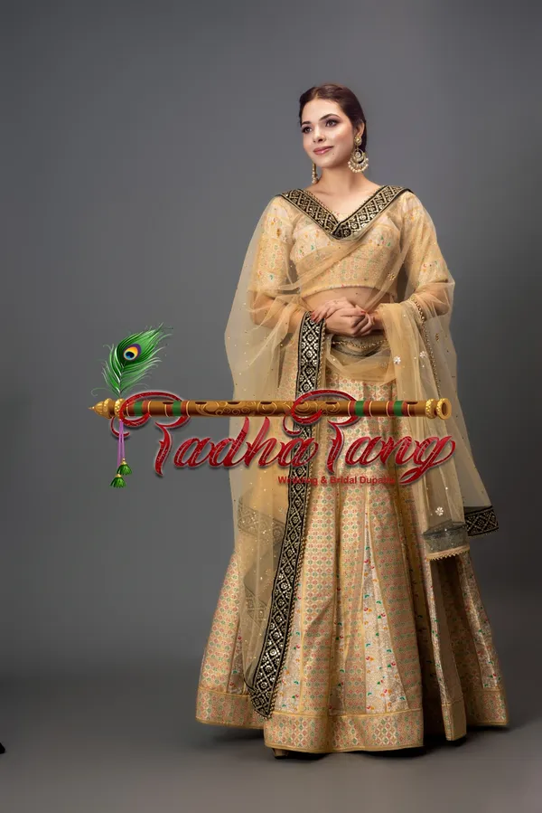 Golden_&_Black_Dulhan'S_Majestic_Dupatta_For_Women