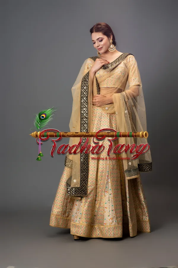 Golden_&_Black_Dulhan'S_Majestic_Dupatta_For_Women