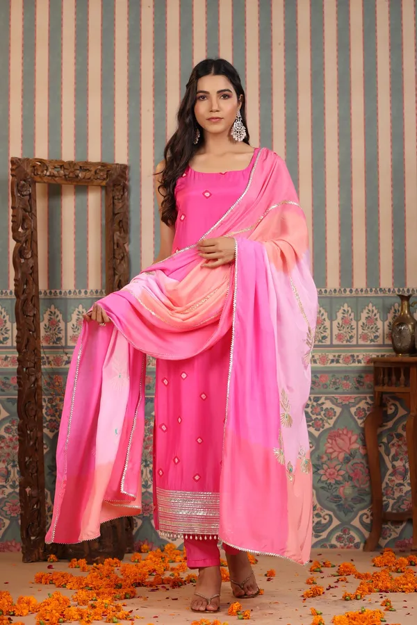 Pink_Gotapatti_Muslin_Sleeveless_Suit_Set_For_Women