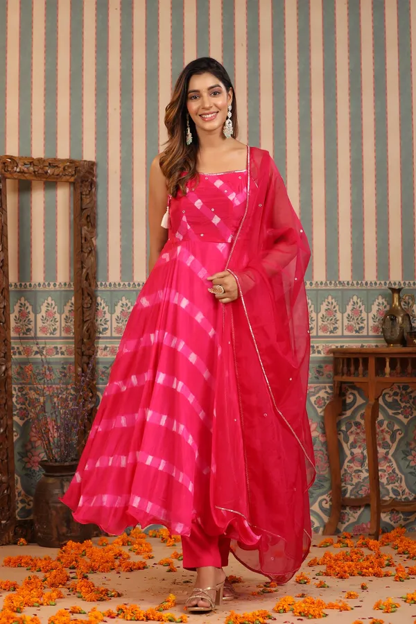 Pink_Umbrella_Tie_And_Dye_Muslin_Suit_Set_For_Women