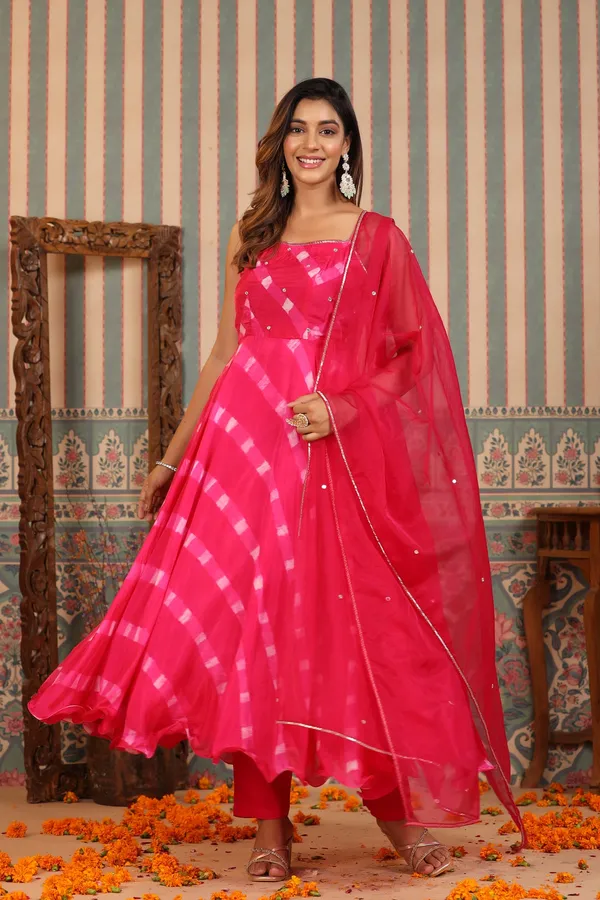 Pink_Umbrella_Tie_And_Dye_Muslin_Suit_Set_For_Women