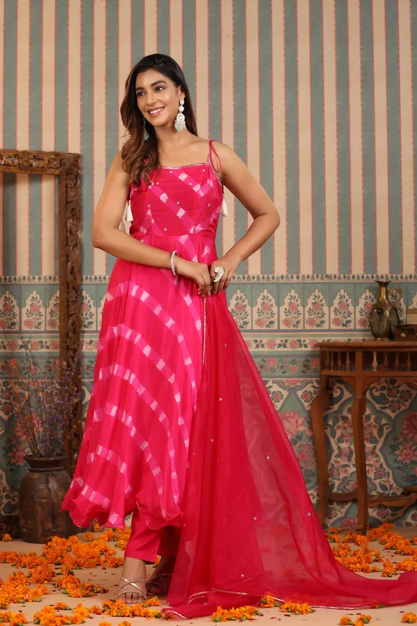 Pink_Umbrella_Tie_And_Dye_Muslin_Suit_Set_For_Women