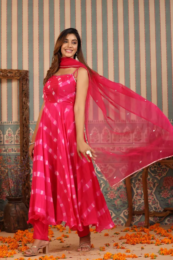 Pink_Umbrella_Tie_And_Dye_Muslin_Suit_Set_For_Women