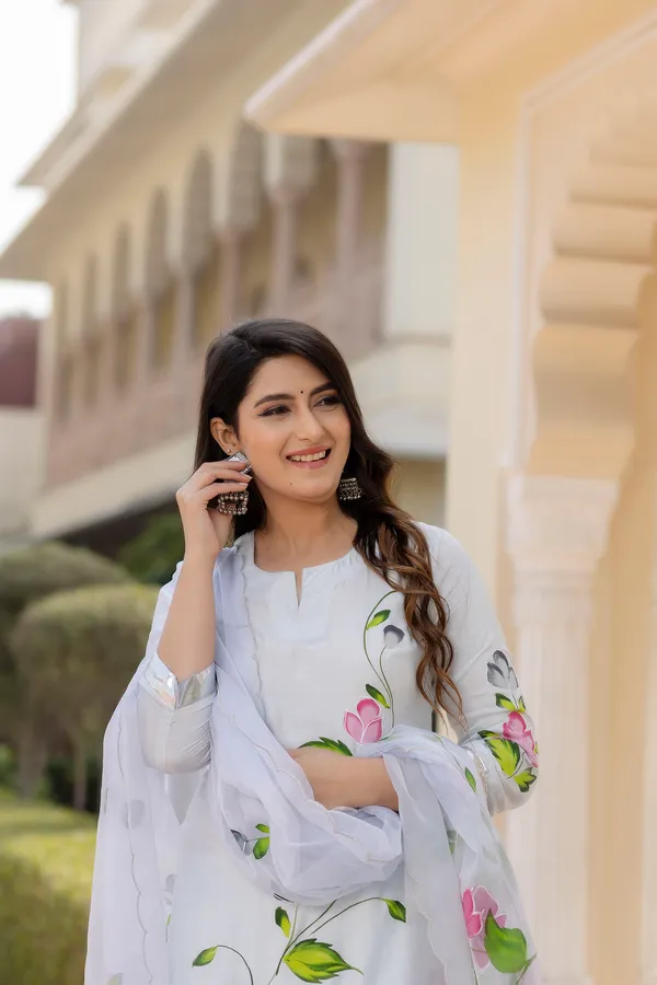 White_Floral_Printed_Round_Neck_Long_Sleeves_Gotta_Patti_Kurta_Set_For_Women