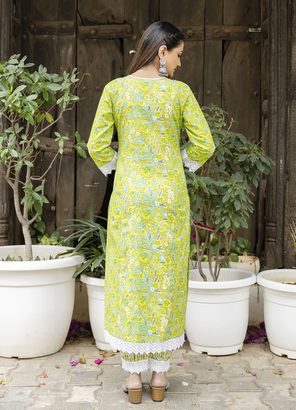 Green_Floral_Printed_Regular_Pure_Cotton_Kurta_With_Trousers_&__Dupatta_For_Women