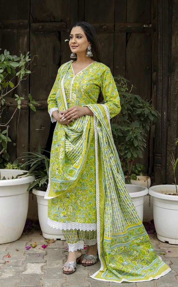 Green_Floral_Printed_Regular_Pure_Cotton_Kurta_With_Trousers_&__Dupatta_For_Women
