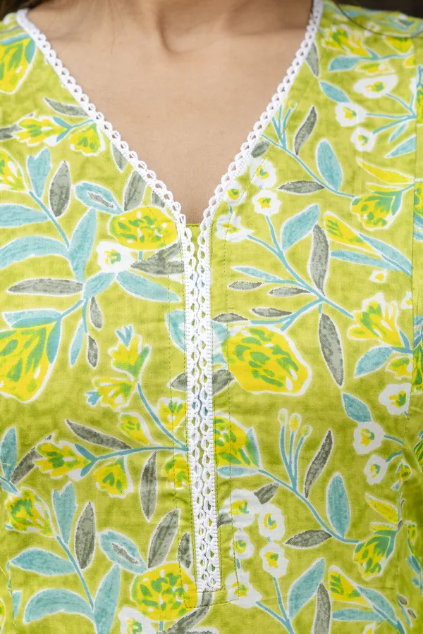 Green_Floral_Printed_Regular_Pure_Cotton_Kurta_With_Trousers_&__Dupatta_For_Women
