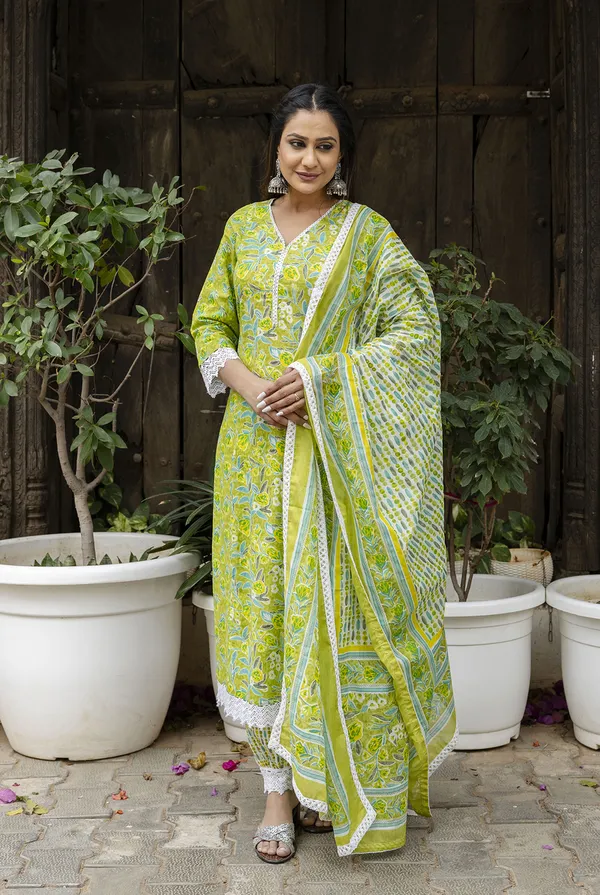 Green_Floral_Printed_Regular_Pure_Cotton_Kurta_With_Trousers_&__Dupatta_For_Women