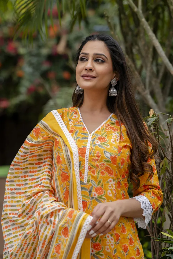 Orange_Floral_Printed_Pure_Cotton_Straight_Kurta_With_Salwar_&_Dupatta_For_Women