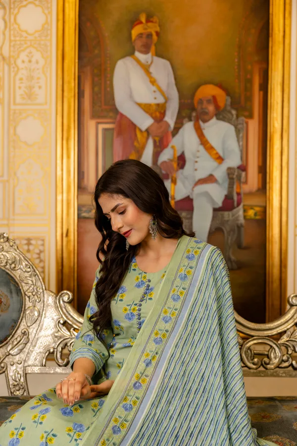 Green_Floral_Printed_Regular_Pure_Cotton_Kurta_With_Trousers_&_Dupatta_For_Women