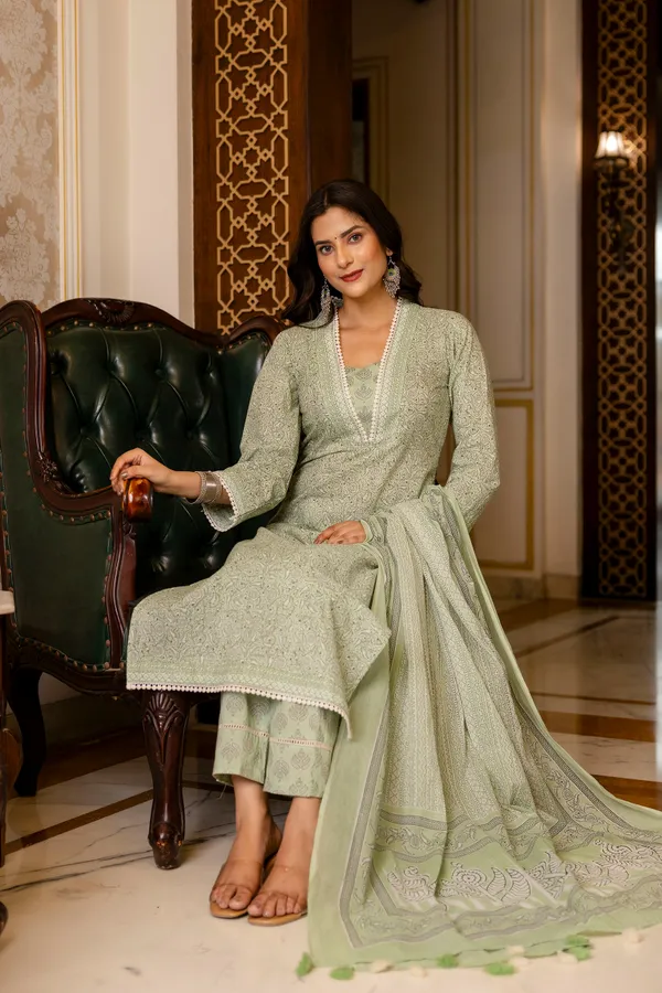 Green_Floral_Printed_Regular_Pure_Cotton_Kurta_With_Trousers_&__Dupatta_For_Women