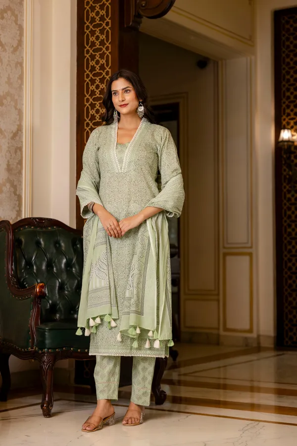 Green_Floral_Printed_Regular_Pure_Cotton_Kurta_With_Trousers_&__Dupatta_For_Women