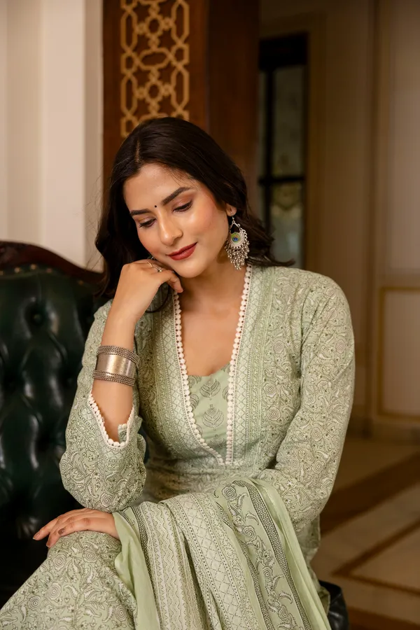 Green_Floral_Printed_Regular_Pure_Cotton_Kurta_With_Trousers_&__Dupatta_For_Women