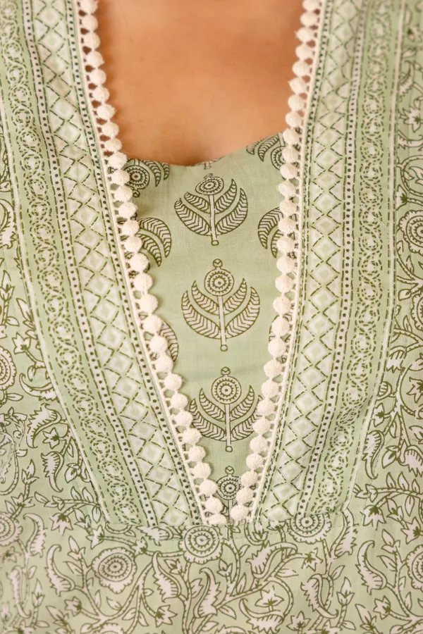 Green_Floral_Printed_Regular_Pure_Cotton_Kurta_With_Trousers_&__Dupatta_For_Women