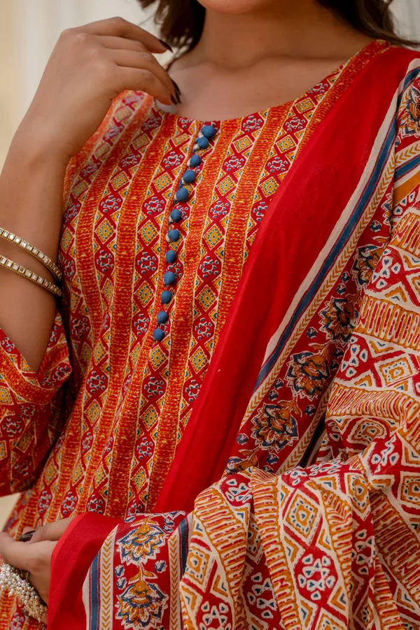 Orange_Floral_Printed_Regular_Pure_Cotton_Kurta_With_Palazzos_&__Dupatta_For_Women