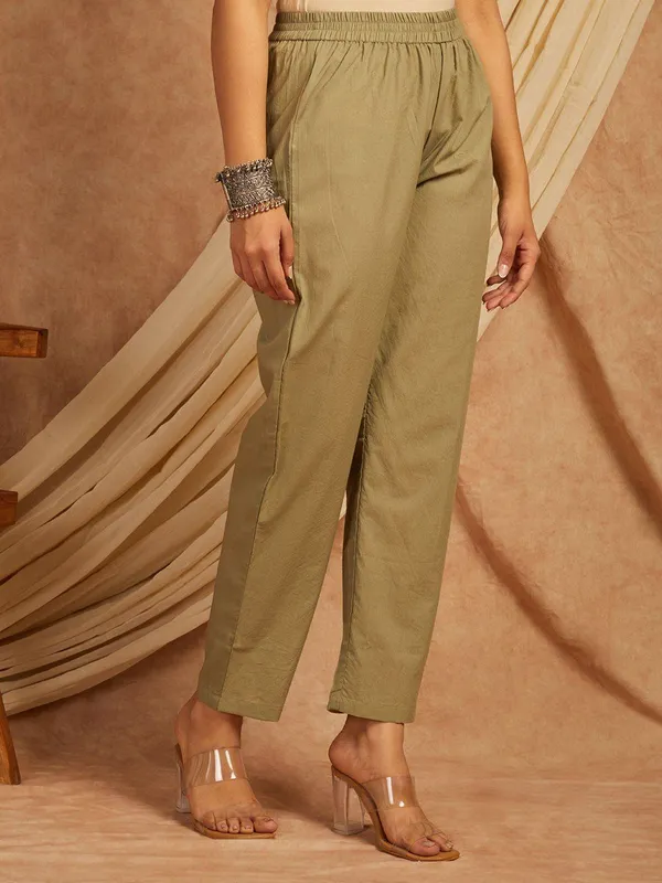 Green_Floral_Printed_Regular_Pure_Cotton_Kurta_With_Trousers_&__Dupatta_For_Women