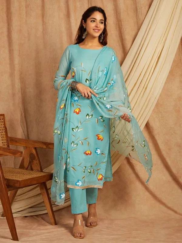 Blue_Floral_Printed_Regular_Pure_Cotton_Kurta_Trousers_With_Dupatta_For_Women