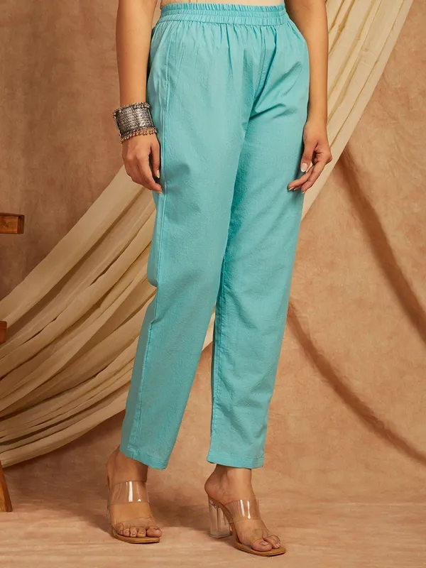 Blue_Floral_Printed_Regular_Pure_Cotton_Kurta_Trousers_With_Dupatta_For_Women