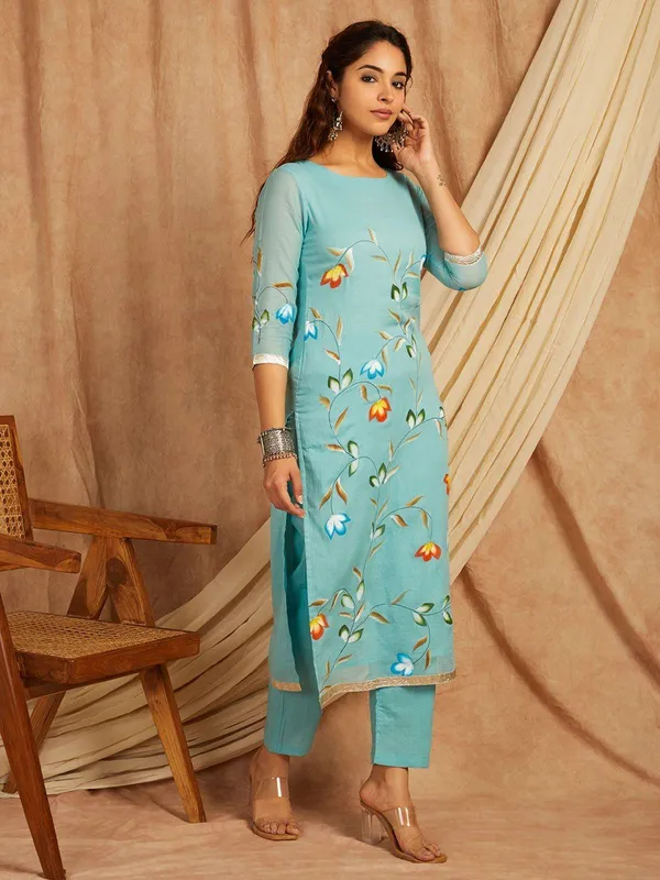 Blue_Floral_Printed_Regular_Pure_Cotton_Kurta_Trousers_With_Dupatta_For_Women