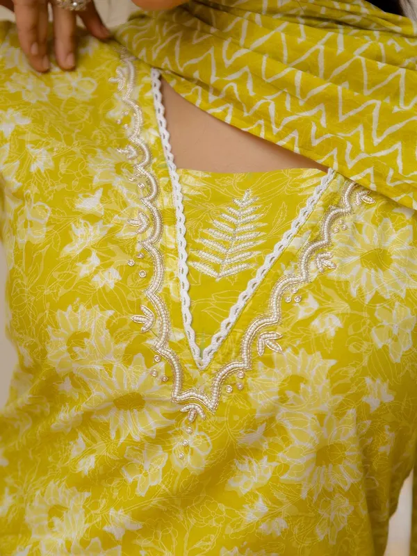 Yellow_Floral_Printed_Regular_Pure_Cotton_Kurta_With_Palazzos_&__Dupatta_For_Women