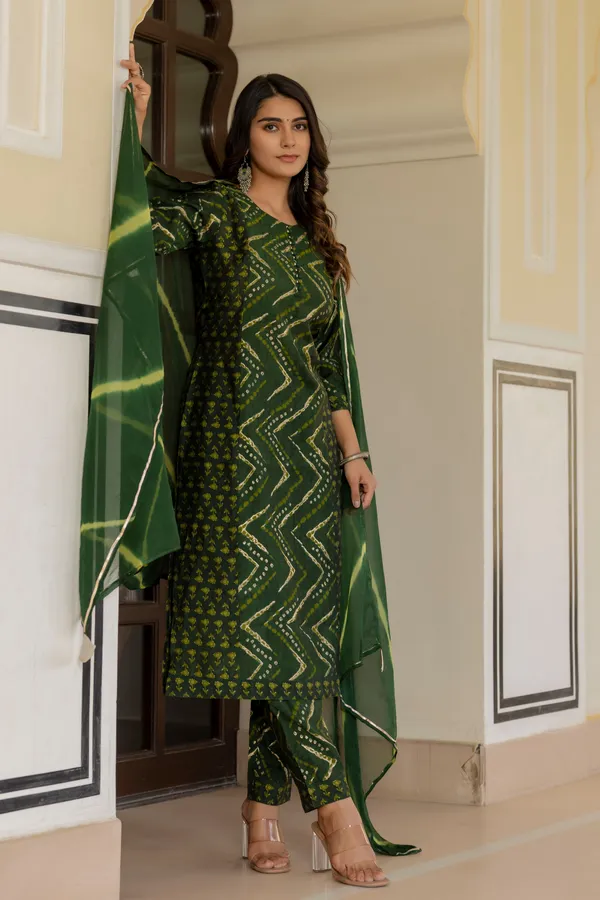 Green_Chevron_Printed_Regular_Chanderi_Cotton_Kurta_With_Trouser_&__Dupatta_For_Women