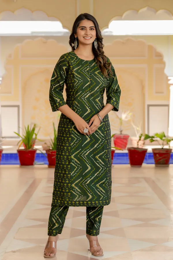 Green_Chevron_Printed_Regular_Chanderi_Cotton_Kurta_With_Trouser_&__Dupatta_For_Women