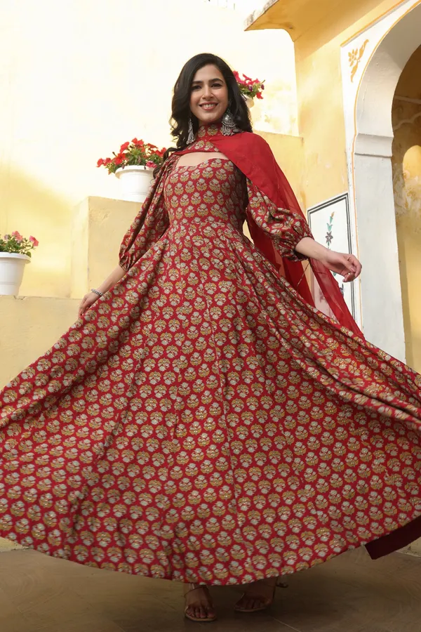 Maroon_Printed_Chanderi_Flared_Gowns_With_Dupatta_For_Women