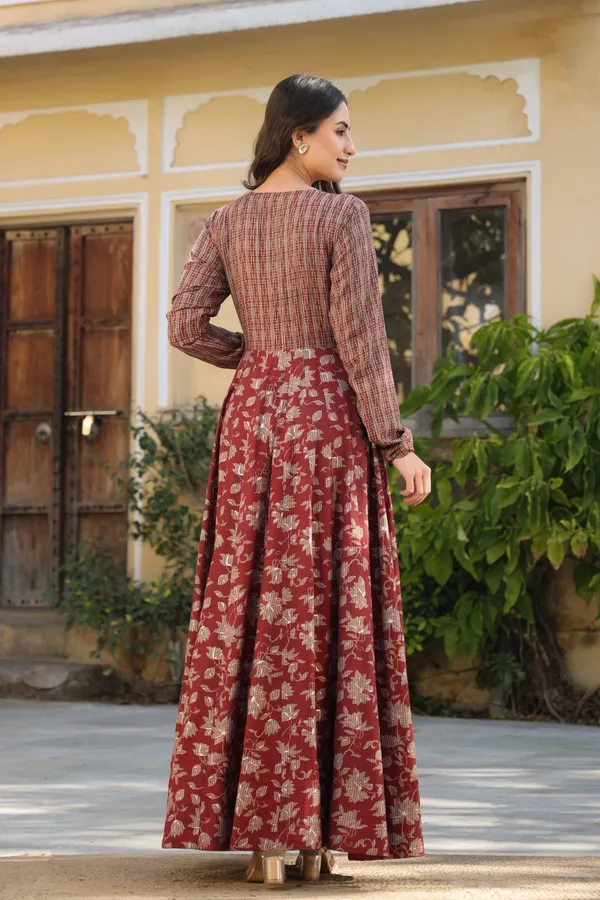 Maroon_Zynah_Printed_Rayon_Gown_For_Women